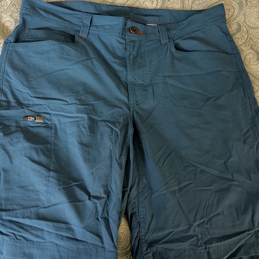 L.L. Bean Men's Teal Cargo Shorts
